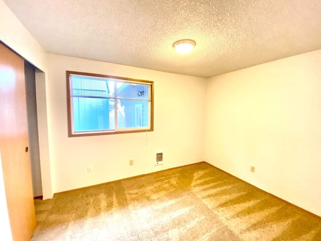 Foto del edificio - Bothell Duplex w/ Spacious Yard (MOVE IN SPECIAL 2 WEEKS FREE)