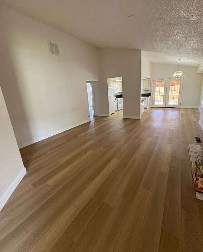 Foto del edificio - 5870 Coyote Ridge Rd
