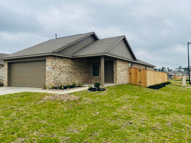 Building Photo - 621 Roaring Fls Dr