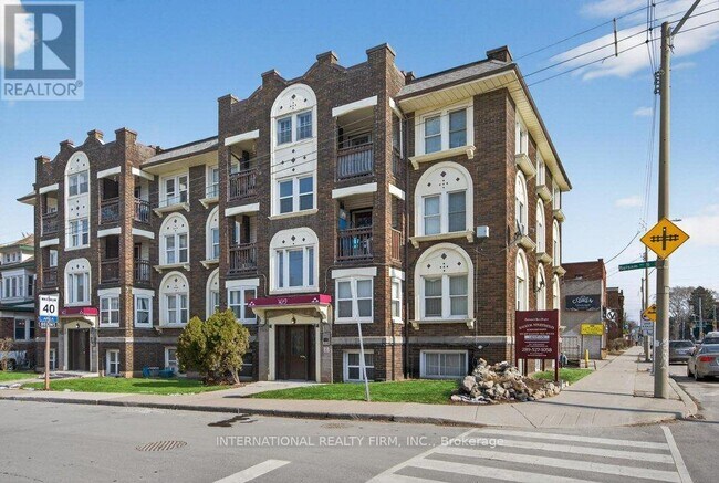 Photo du bâtiment - 109 Balsam Ave S