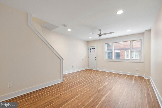 Building Photo - 2225 S Rosewood St
