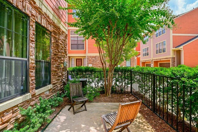 Foto del edificio - 1042 W 23rd St