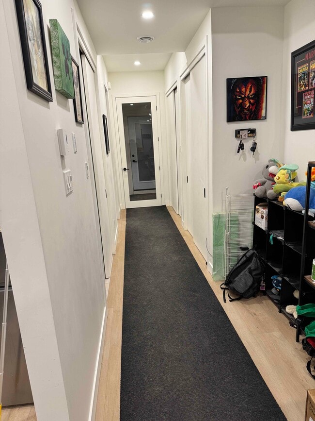 Building Photo - 253 Rue Bourget