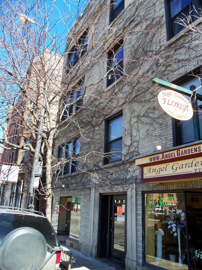Entrada del edificio - 775 W Diversey Pky