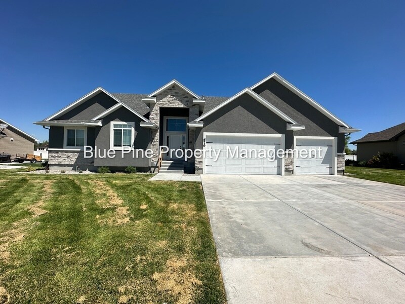Primary Photo - 679 Sterling Dr