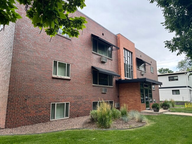 Building Photo - 2054 S Milwaukee St