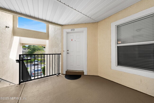 Foto del edificio - 7920 Merrill Rd