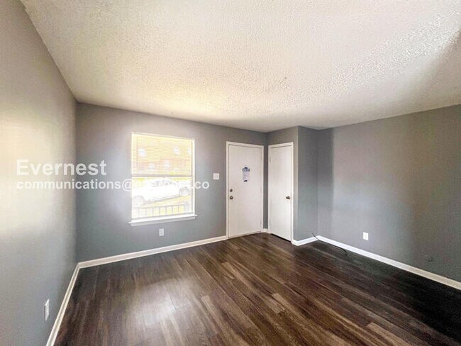 Foto del edificio - 9 Meredith Ct