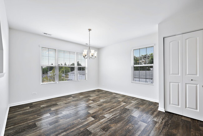 Building Photo - 2400 Aurora Dr