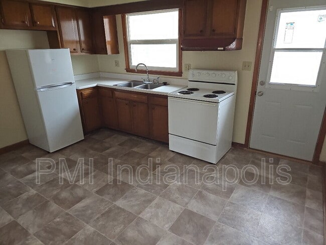Building Photo - 7044 Meadow Dr