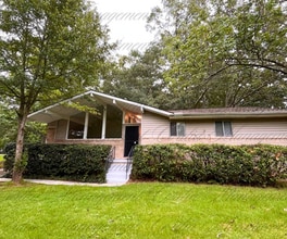Building Photo - 1020 Eisenhower Ct SE