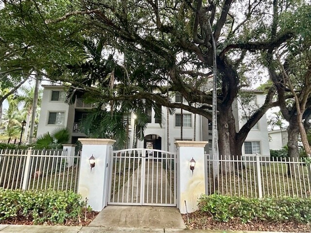 Building Photo - 6801 SW 44th St
