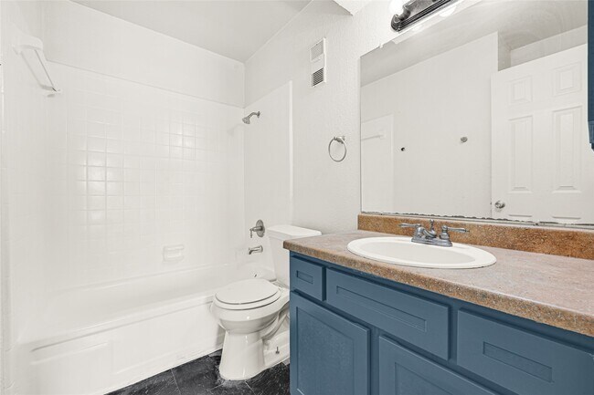 Foto del edificio - 8100 Creekbend Dr