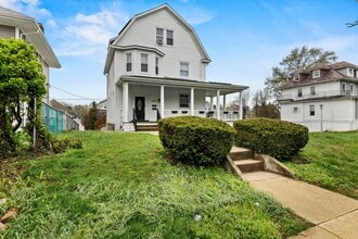 Building Photo - 2510 Roslyn Ave