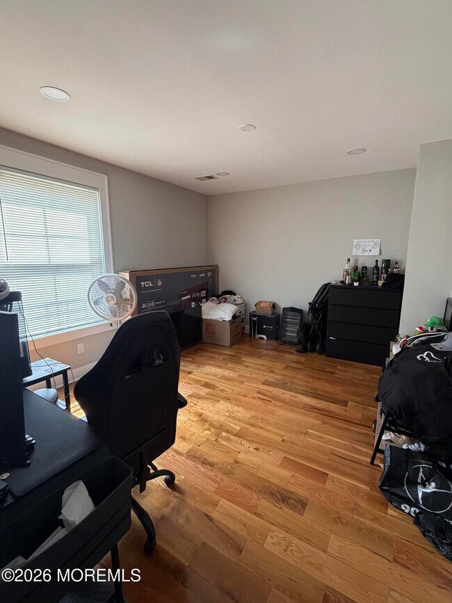 Foto del edificio - 415 E 3rd Ave