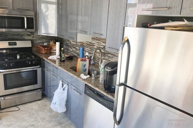 Building Photo - Doorman Building! 2BR in Brighton Beach!