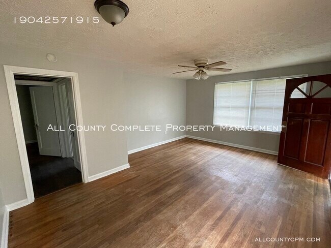 Building Photo - 8258 Lexington Dr