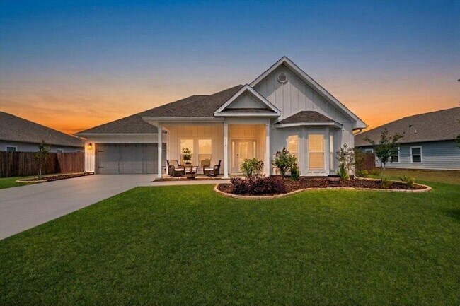 Building Photo - 110 Oak Trees Ln E