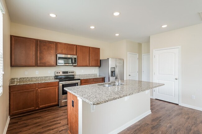 Building Photo - Beautiful Clarksville Home