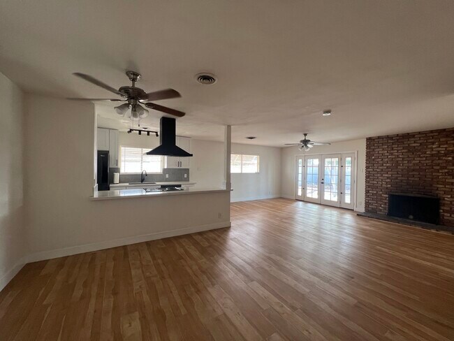 Building Photo - 2101 Jeanne Dr