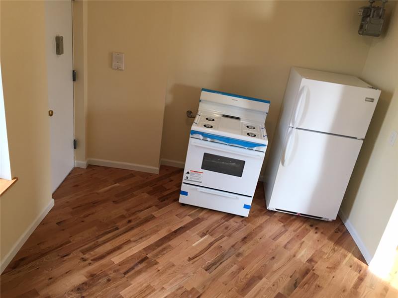 Building Photo - 663 Crescent Ave