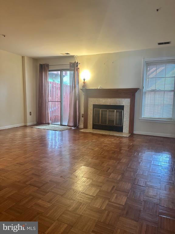 Foto del edificio - 16424 Pleasant Hill Ct