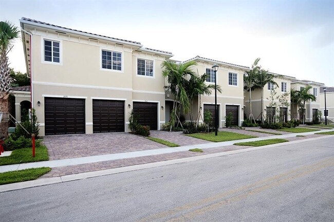Foto del edificio - 2844 SW 81st Terrace