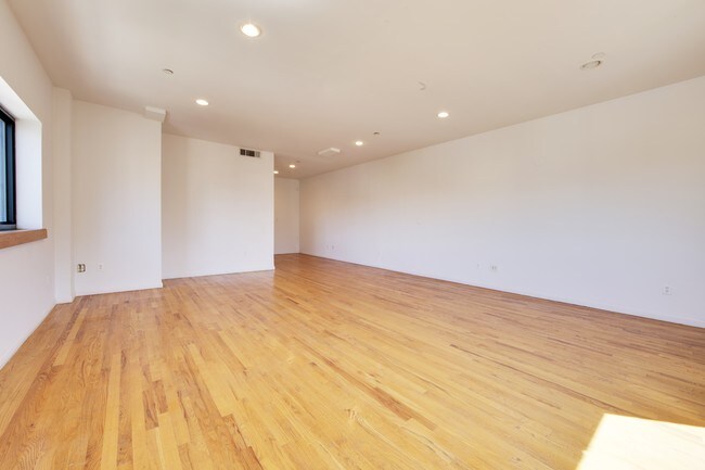 Main Office 3 - 3945-3949 Crescent St