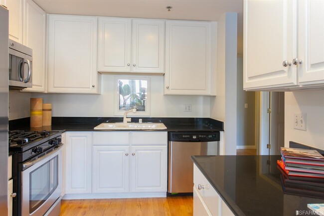 Building Photo - 3700 Divisadero St