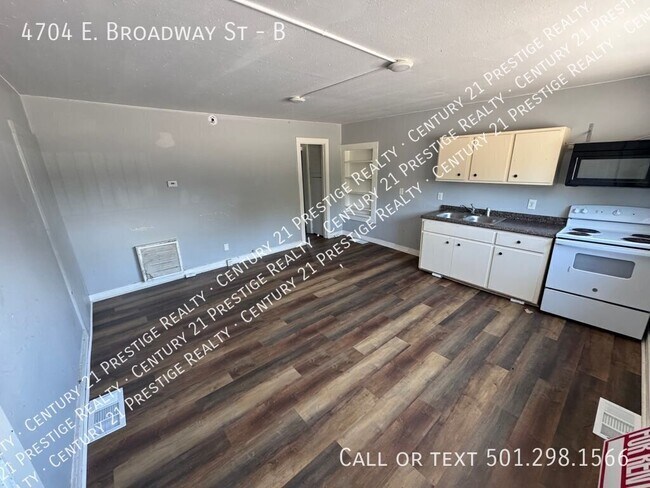 Foto del edificio - 4704 E Broadway St