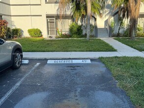 Building Photo - 161 Lakeview Dr