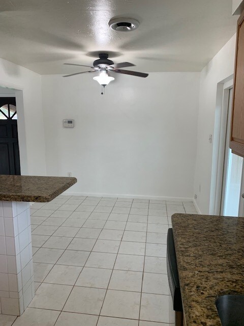 Dining room - 901 N 46th Ave