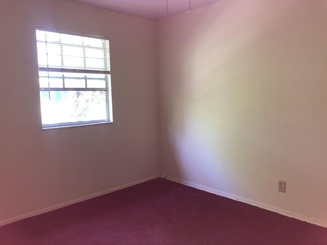 Building Photo - 4423 W Moncrief Village Dr