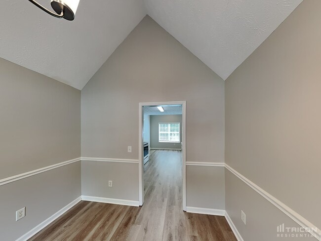 Building Photo - 350 Valley View Dr