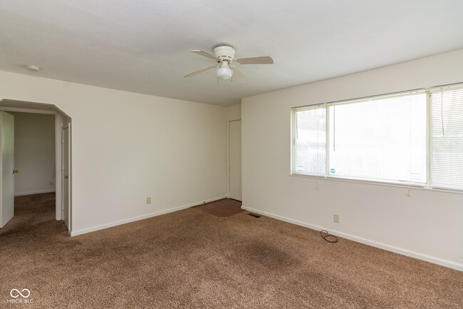 Building Photo - 811 Riverside Dr
