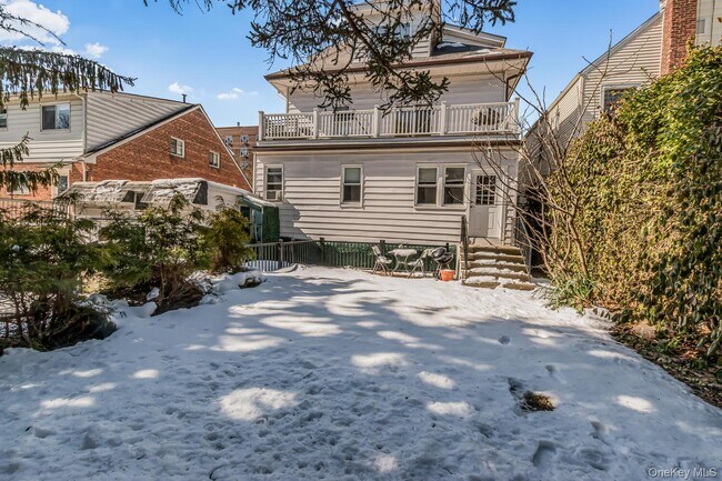 Foto del edificio - 5630 Riverdale Ave