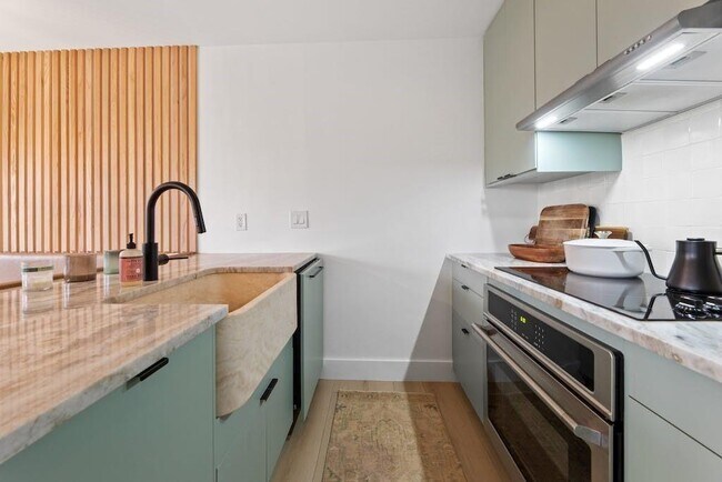 Foto del edificio - 2450 Wickersham Ln