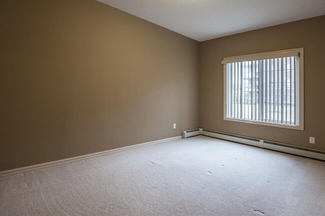 Building Photo - 263-263 Macewan Rd