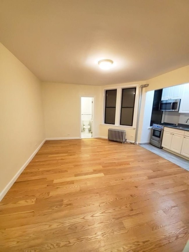 Photo - 218 W 10th St House