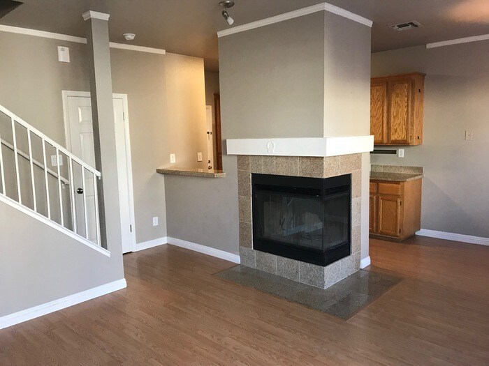 Primary Photo - 56 Chaucer Ln