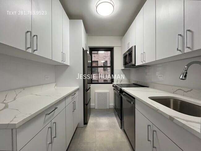 Building Photo - 219 E 69th St