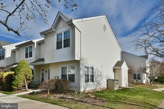 Building Photo - 6403 Rolling Hill Dr