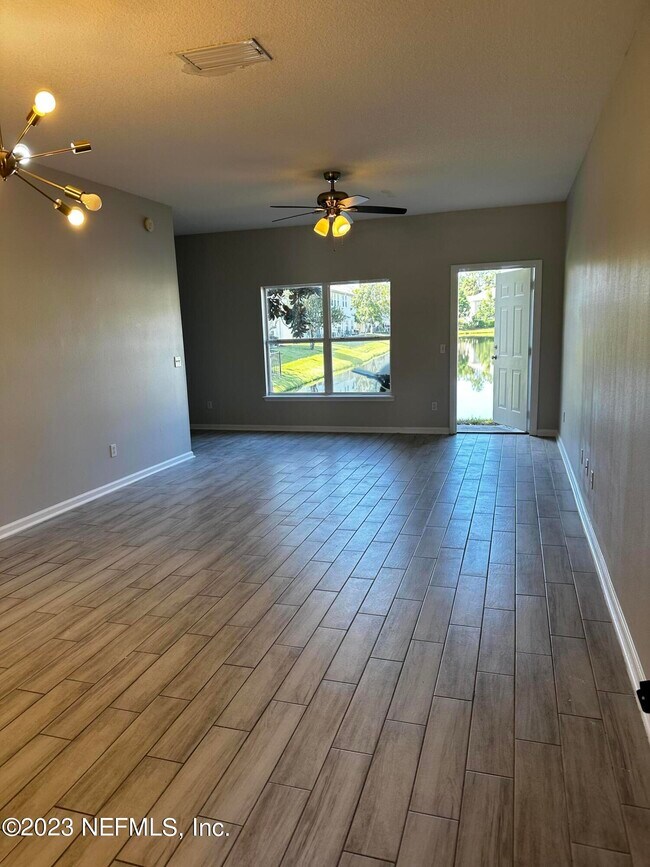 Foto del edificio - 559 Southbranch Dr