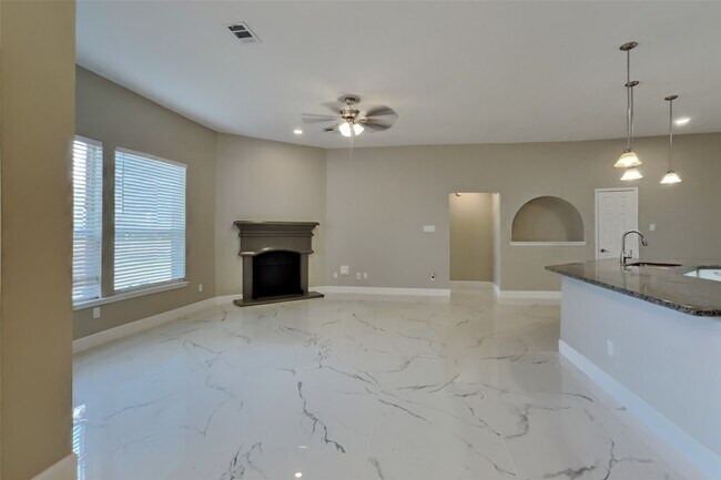 Foto del edificio - 18327 Bluewater Cove Dr