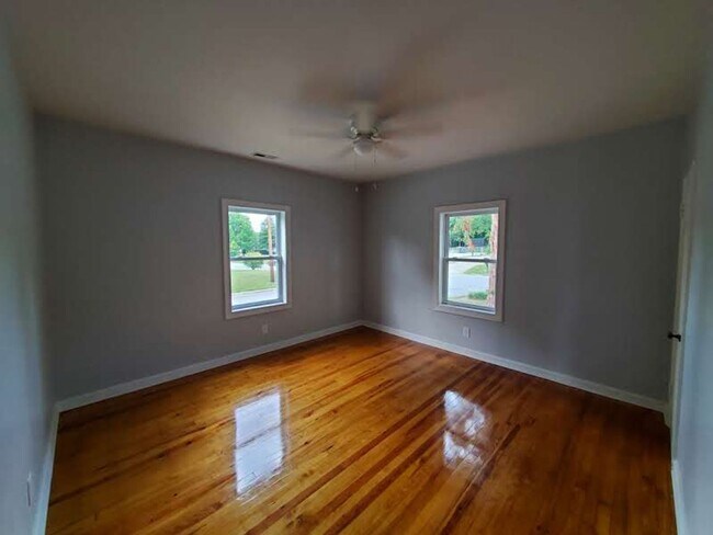 Foto del edificio - 3 Bedroom 1 Bathroom House