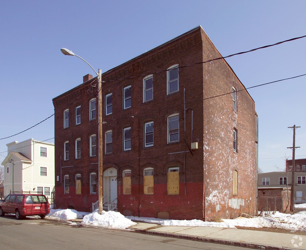 Foto principal - 568 S East St
