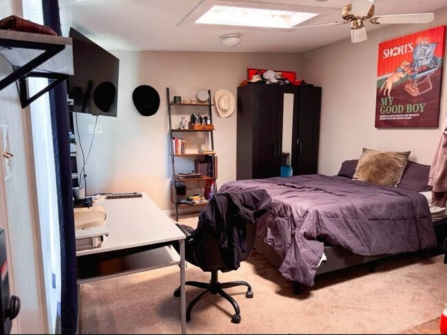 Foto del edificio - 808 Hutchins Ave
