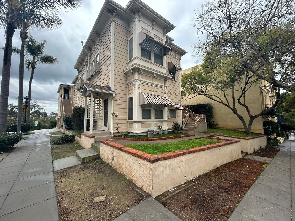 Primary Photo - Vintage Charm in Cortez Hills!