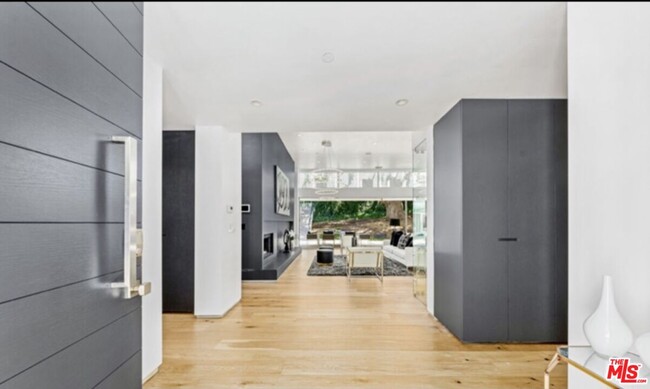 Foto del edificio - 4570 Comber Ave