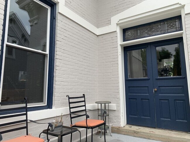 Foto del edificio - 2542 Moorman Ave